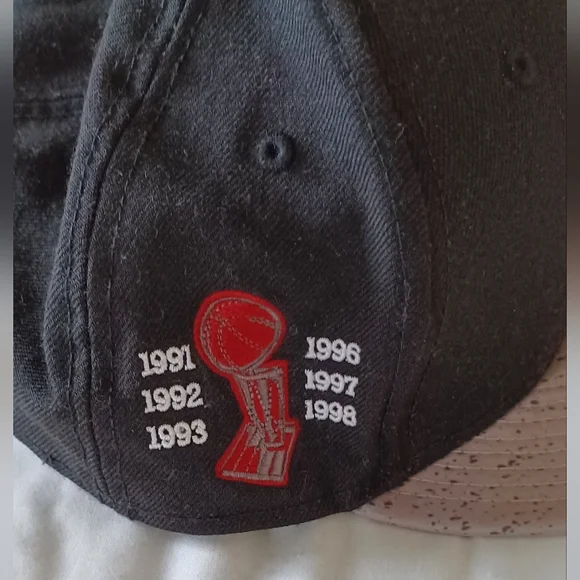 New Era Chicago Black & Red Cap 59 Fifty - Picture 2 of 5